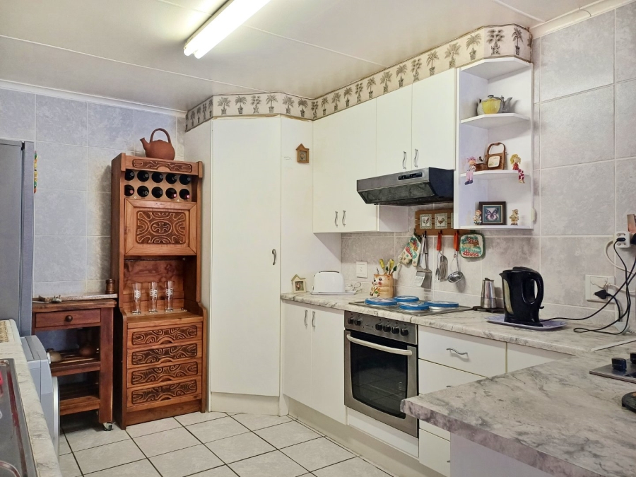 2 Bedroom Property for Sale in Fraaiuitsig Western Cape